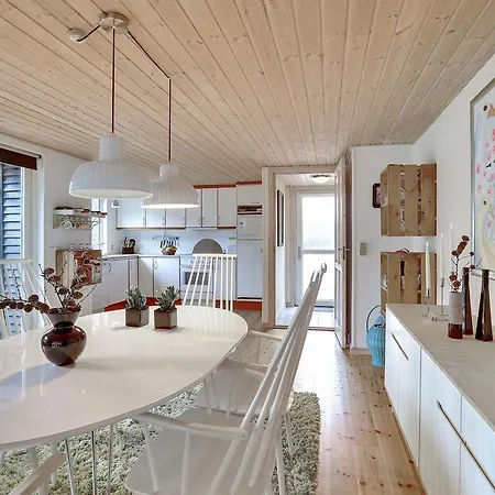 Three-bedroom Holiday In بيت للعطل