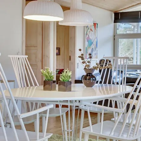 بيت للعطل Three-bedroom Holiday In *